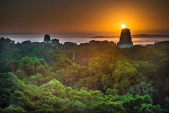 Desde Flores Amanecer en Tikal y Atardecer en Yaxhá en un Día