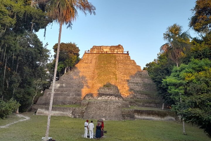Desde Flores Amanecer en Tikal y Atardecer en Yaxhá en un Día (entrada incluida) — foto 2
